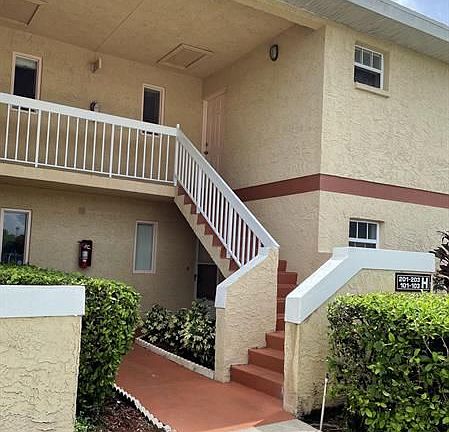 2nd image of 1538 SE Royal Green Cir APT H101