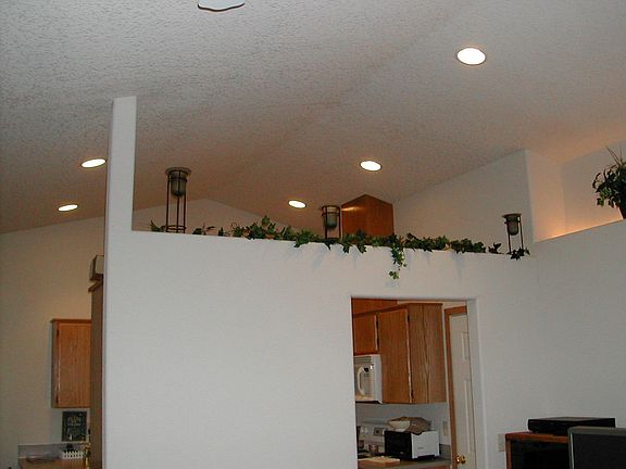 divider wall bewteen great room and kitchen