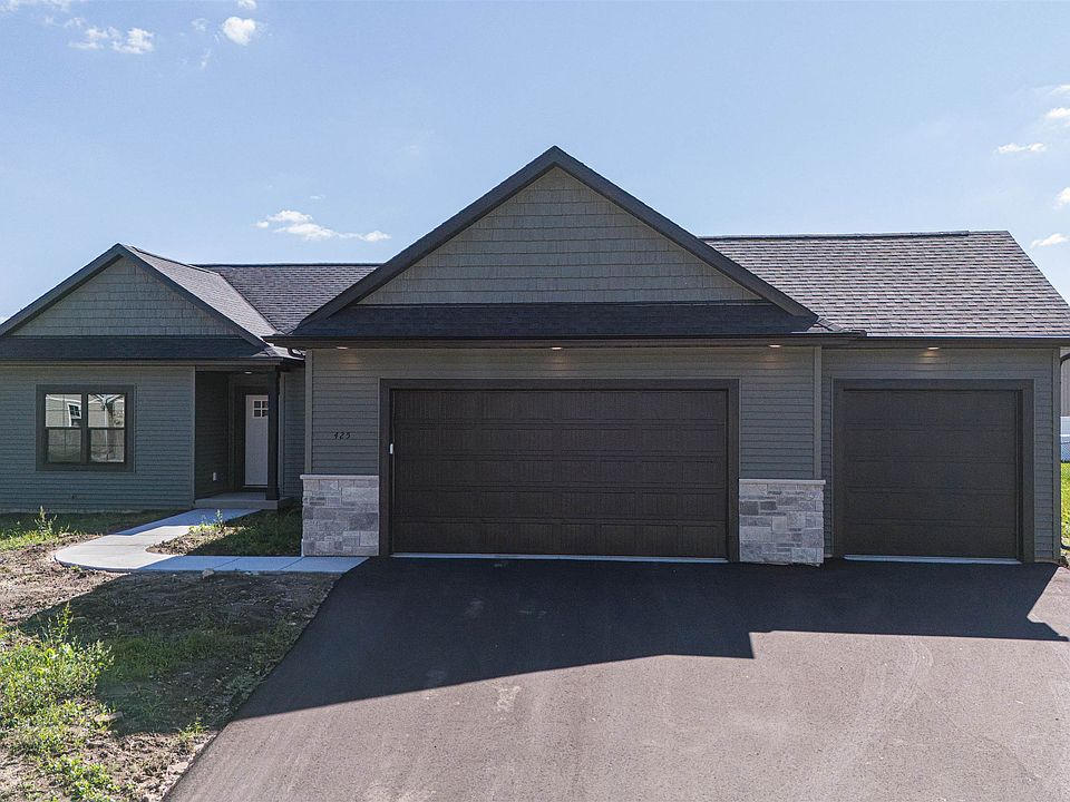 1st image of 425 Village Ln