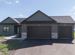425 Village Ln, Ripon, WI 54971