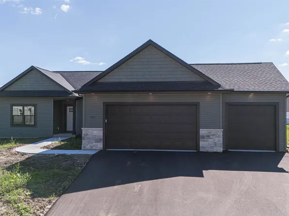 425 Village Ln, Ripon, WI 54971