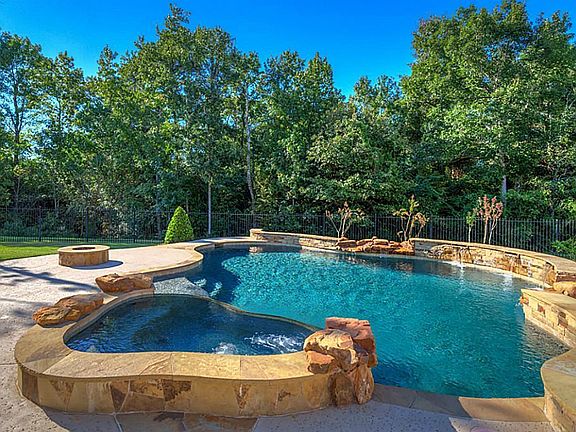 3rd image of 139 Monterrey Pines Dr