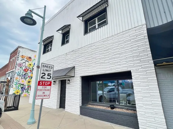 113 W 3rd St, Grove, OK 74344