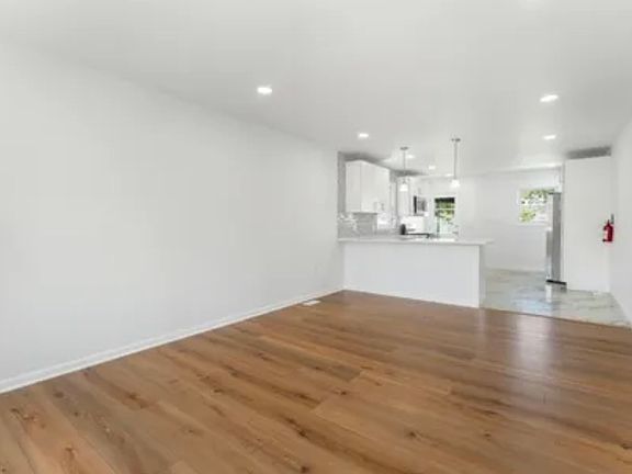 3rd image of 323 S Wood Ave #1