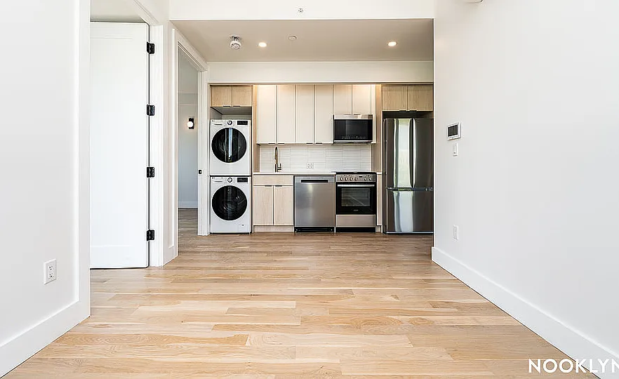 193 Graham Avenue — Photo 1
