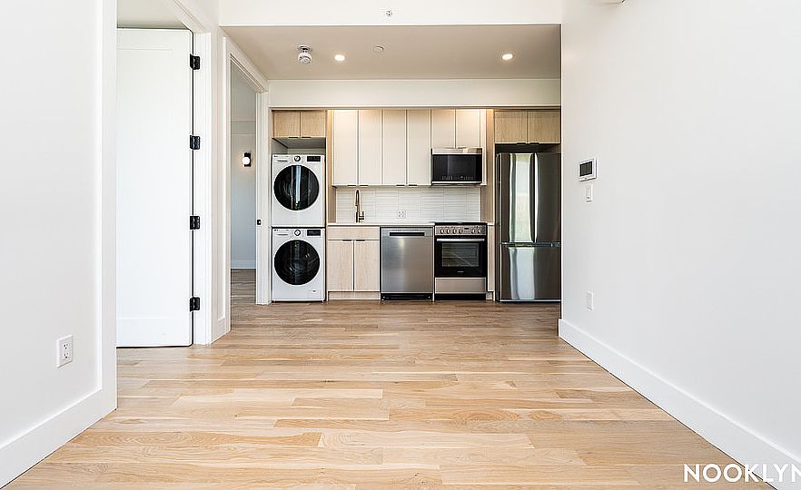 1st image of 193 Graham Ave #3R