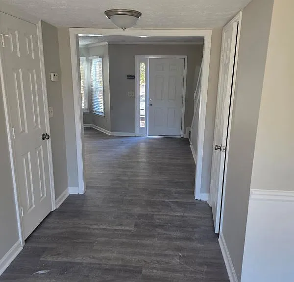900 Indian Lake Dr NW — Photo 1