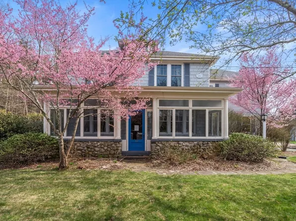 58 Hartford St, Dover, MA 02030