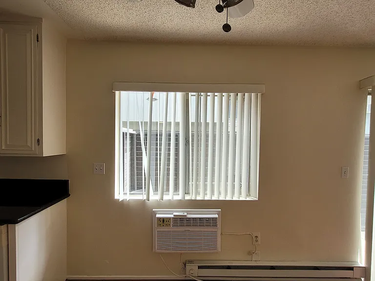 Amherst Apartments — Photo 16
