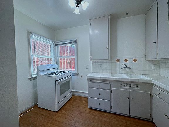 4th image of 122 Elm Ave APT 6
