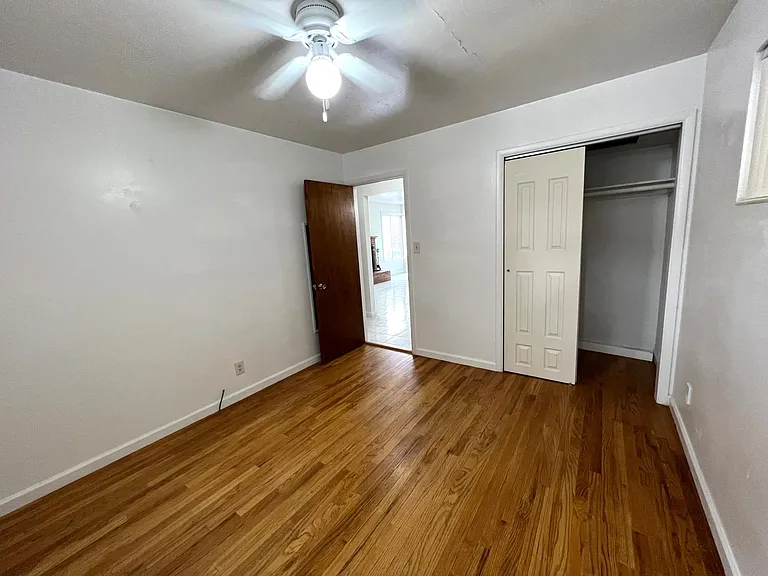 1215 The Strand — Photo 14