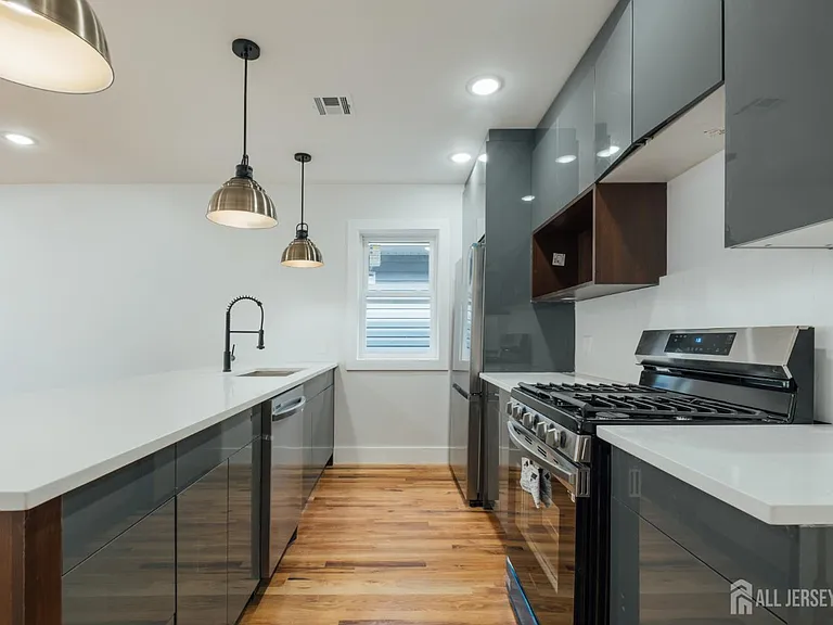88 Hollywood Ave #2 — Photo 2