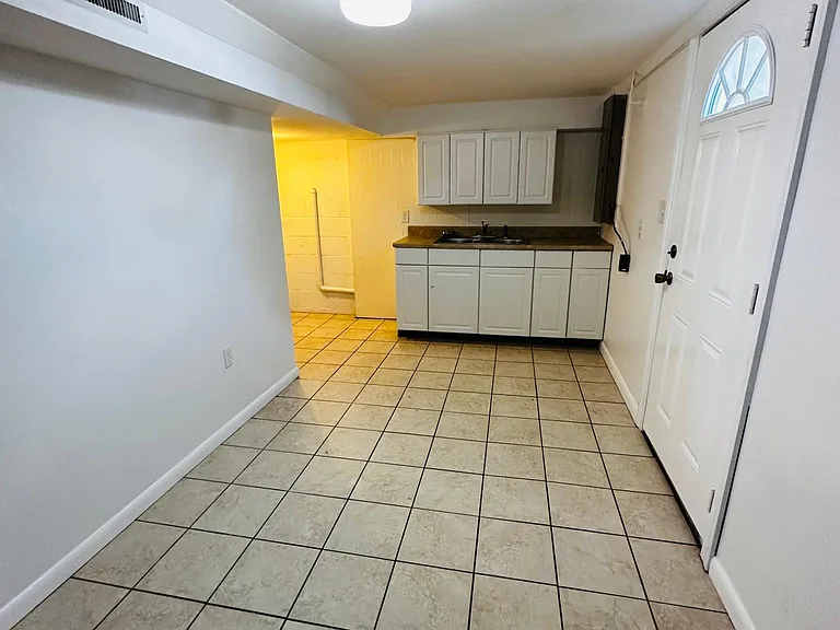 114 Logan Ave — Photo 18