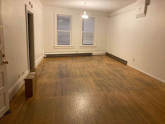 4th image of 545 NE Oak St APT 1