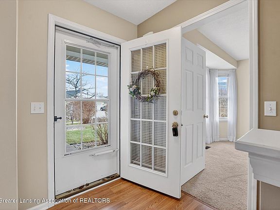 5th image of 912 Randy Ln