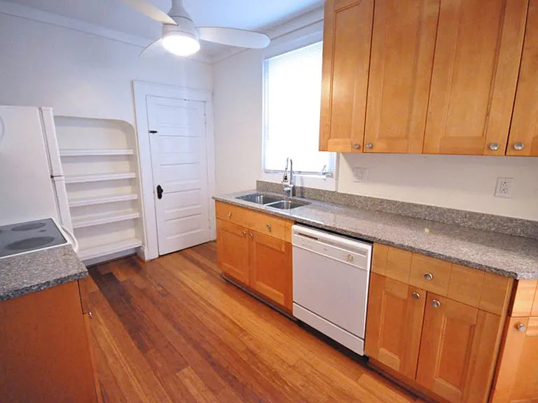 1504 Hamlet St — Photo 4
