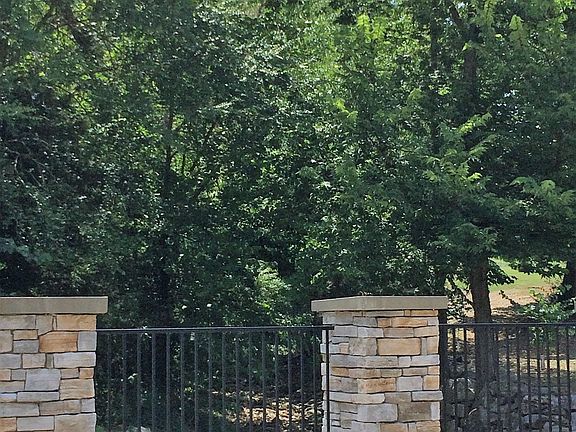 Beautiful 
stone bridges
