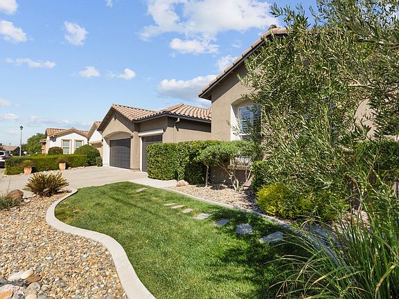 5th image of 302 Cypress Drive