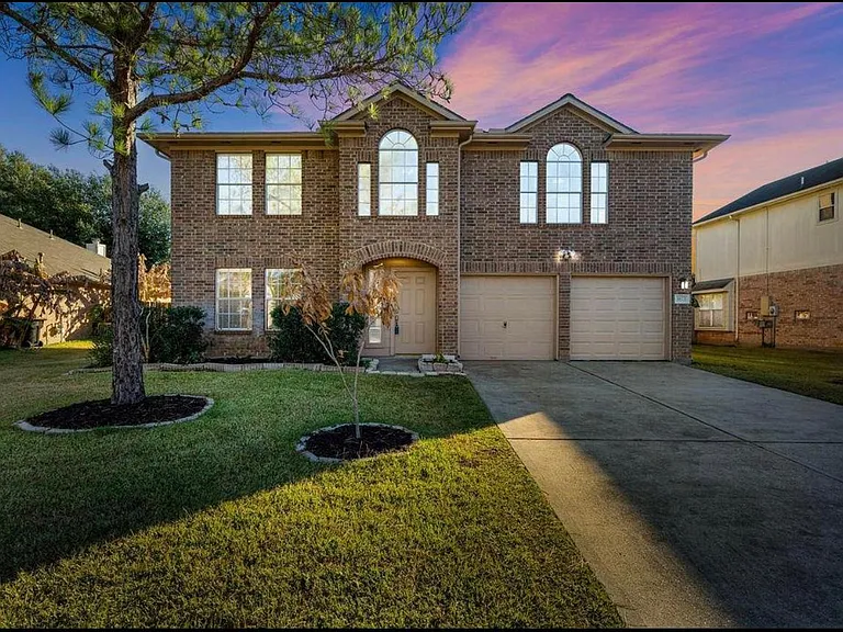 8823 Emerald Heights Ln — Photo 2