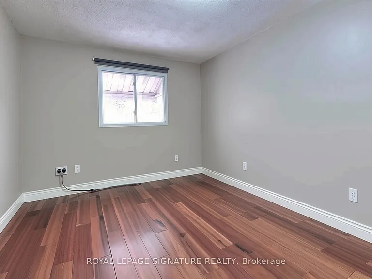 74 Deanscroft Sq — Photo 8
