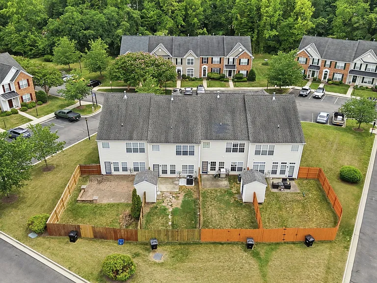 7402 Willow Crossing Ter — Photo 37