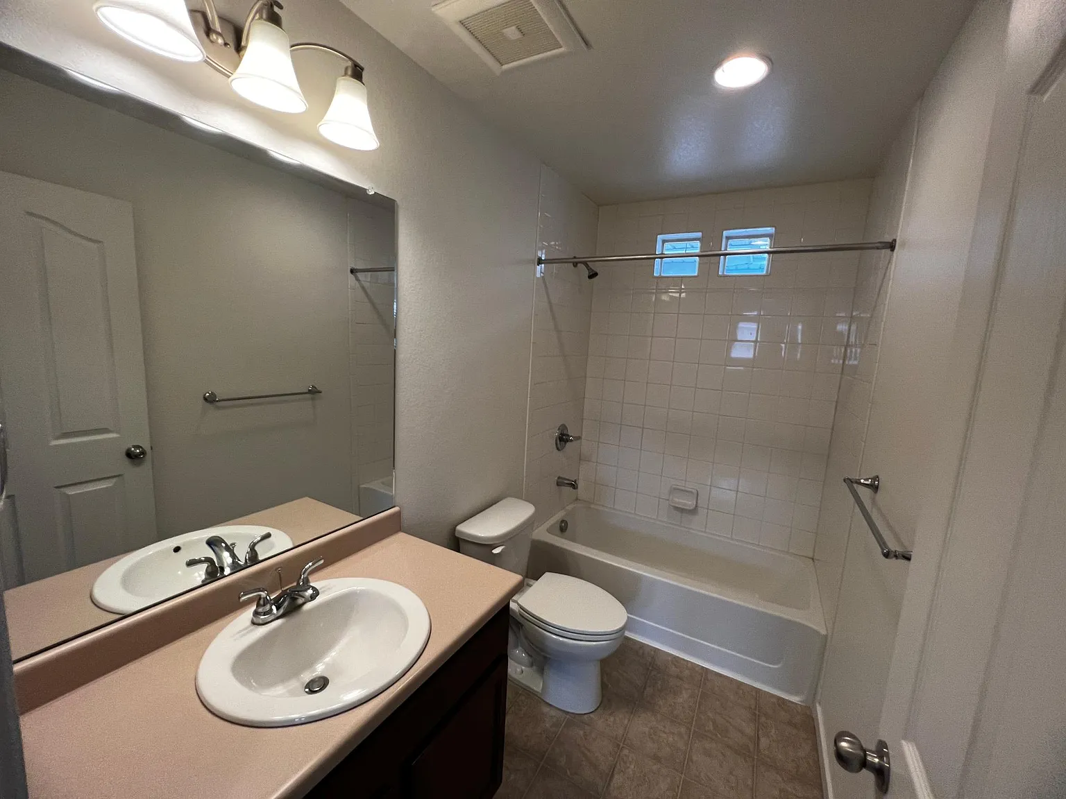4458 Elegant St — Photo 4