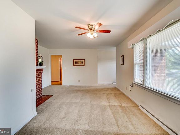 Bright and Cheerful with lots of Natural Light