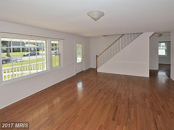 3rd image of 4402 Mariner Ln