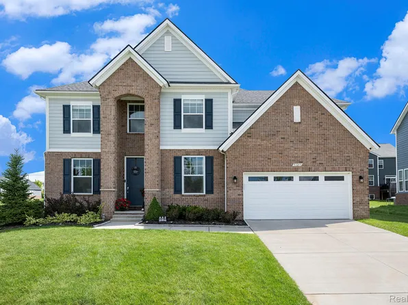 53213 Bay Laurel Ln, South Lyon, MI 48178