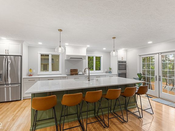 5th image of 6775 Black Oak Ct W