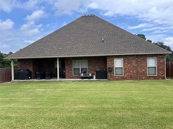 3rd image of 804 Great Oaks Dr