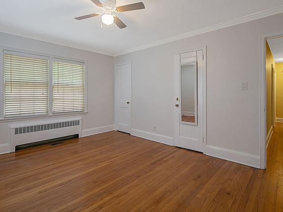 5th image of 915 Norwood St