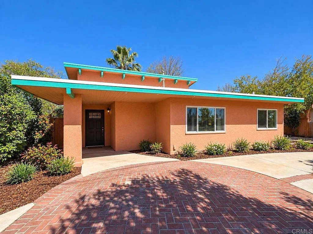 2 bed, 1.0 bath, 932 sqft, $2,800 — Photo 2