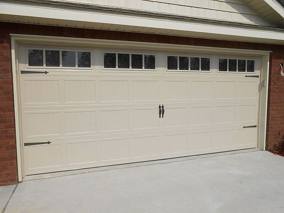 Nice touch with garage door