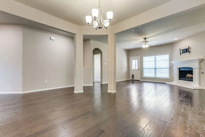 3 bed, 2.5 bath, 2205 sqft, $2,575 — Photo 2