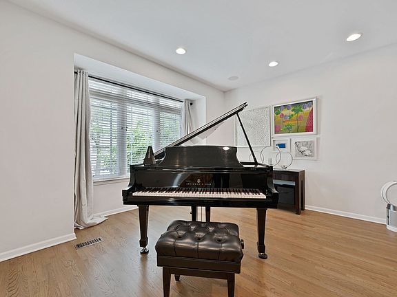 5th image of 4820 S Cornell Ave