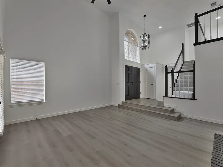 9012 Cumberland Dr — Photo 3