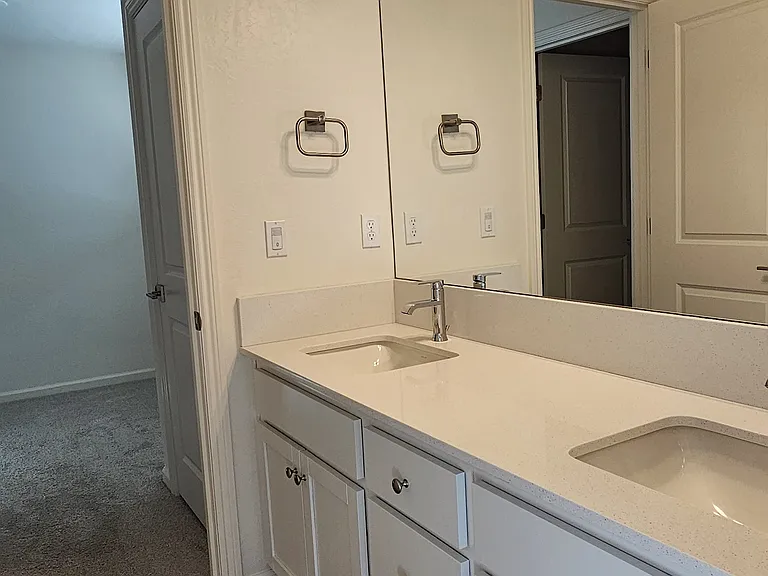 1539 Foxhill Ln — Photo 18