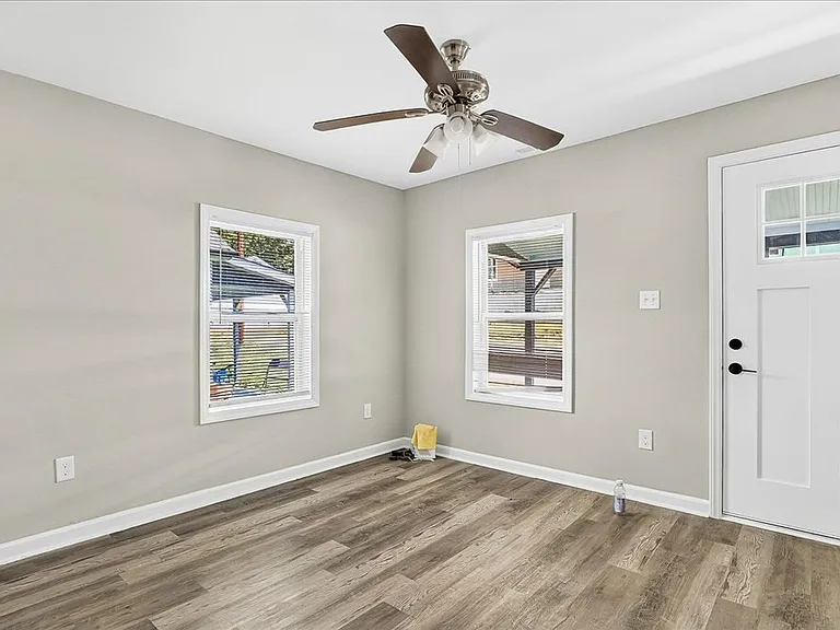 403 Spring Ct — Photo 22