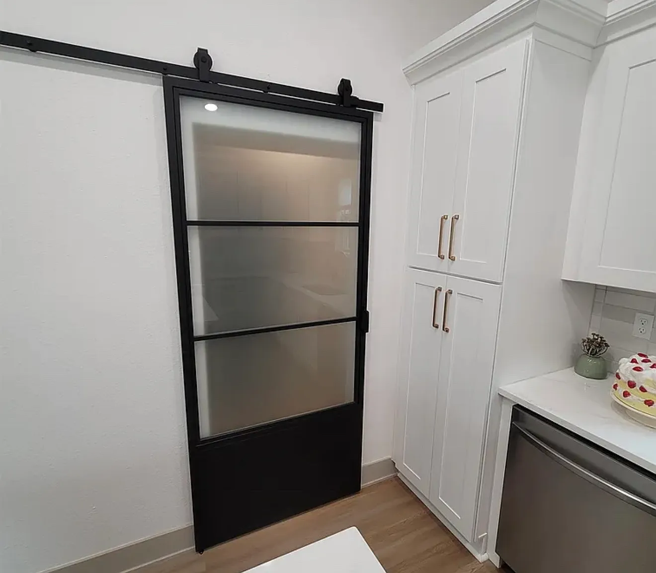 2 bed, 976 sqft, $1,850 — Photo 4