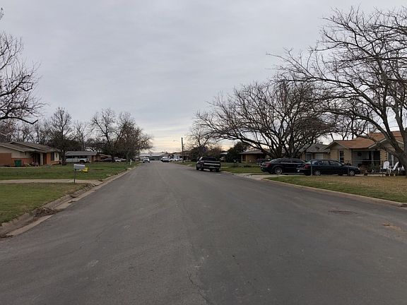 4th image of 121 Park Dr