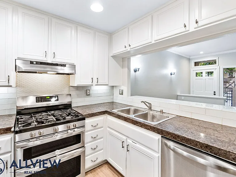 33 Silverwind — Photo 7