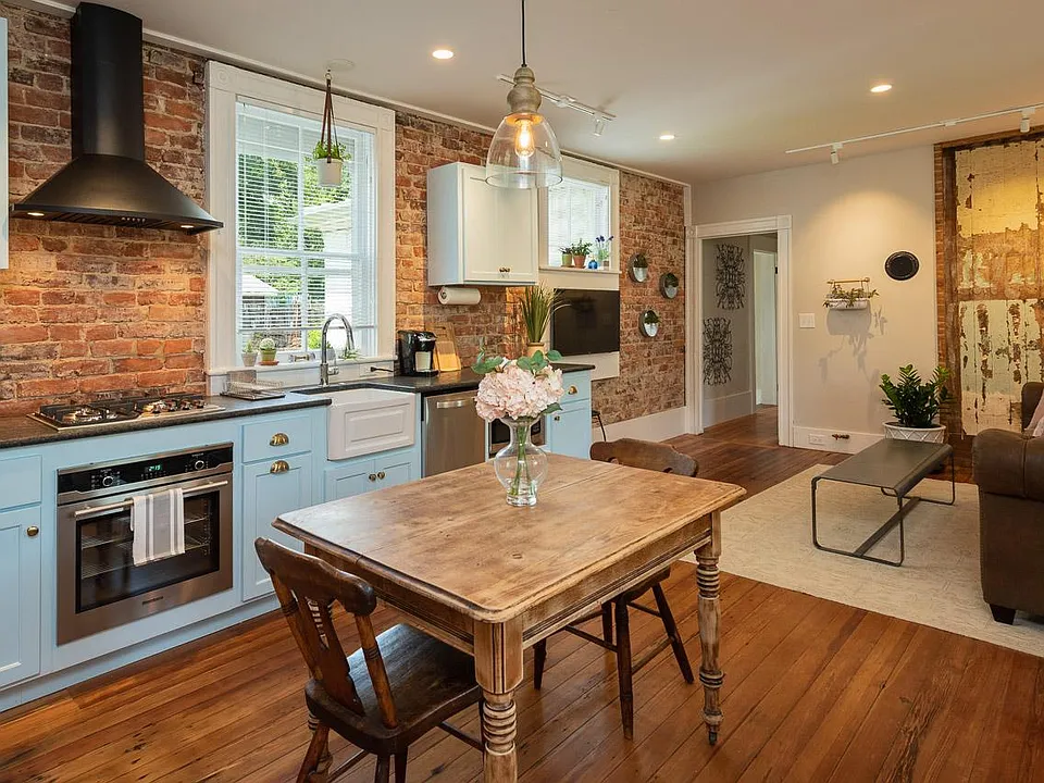 829 Belmont Ave #4