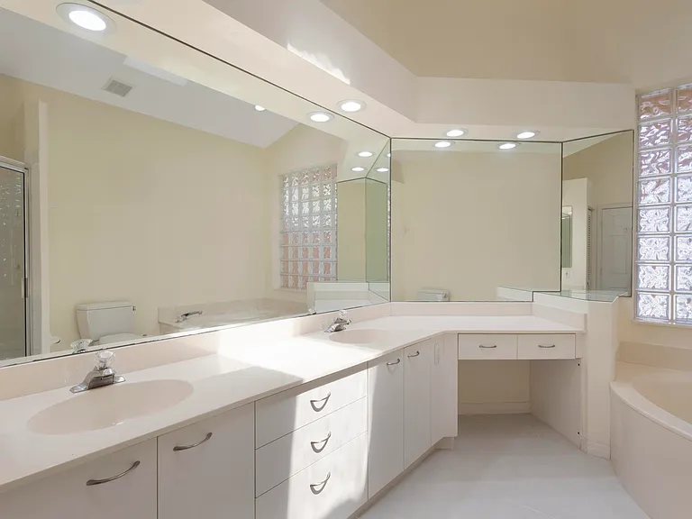 5279 Brookview Dr — Photo 21