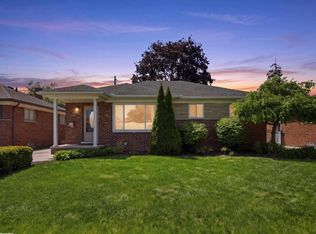 26301 San Rosa Dr, Saint Clair Shores, MI 48081