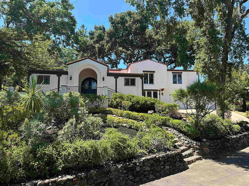 1st image of 77 Castlewood Dr