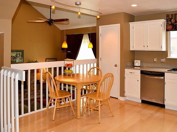 eat in kitchen