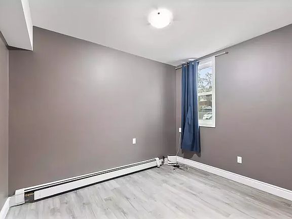 2nd image of 1344 Wyandotte St E #5