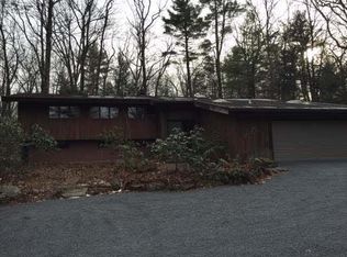 4 Stonegate Dr, Hyde Park, NY 12538