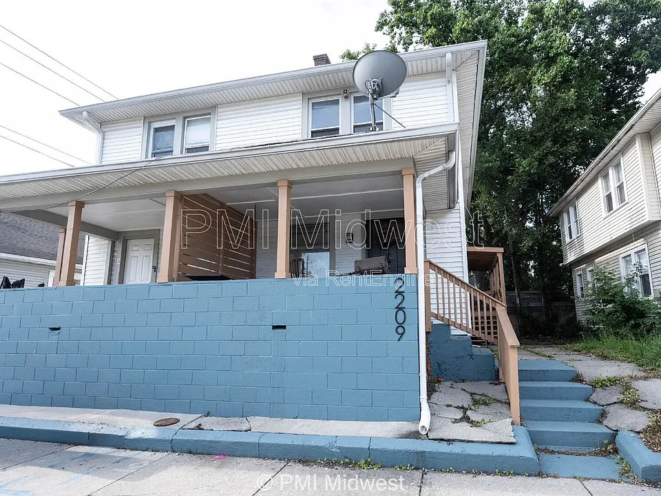 2209 E New York St #B